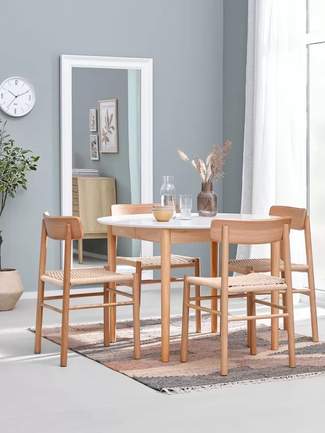 Sale MARSTRAND Ø110 bord hvid + 4 ISLEV u/armlæn eg Spisebordssæt